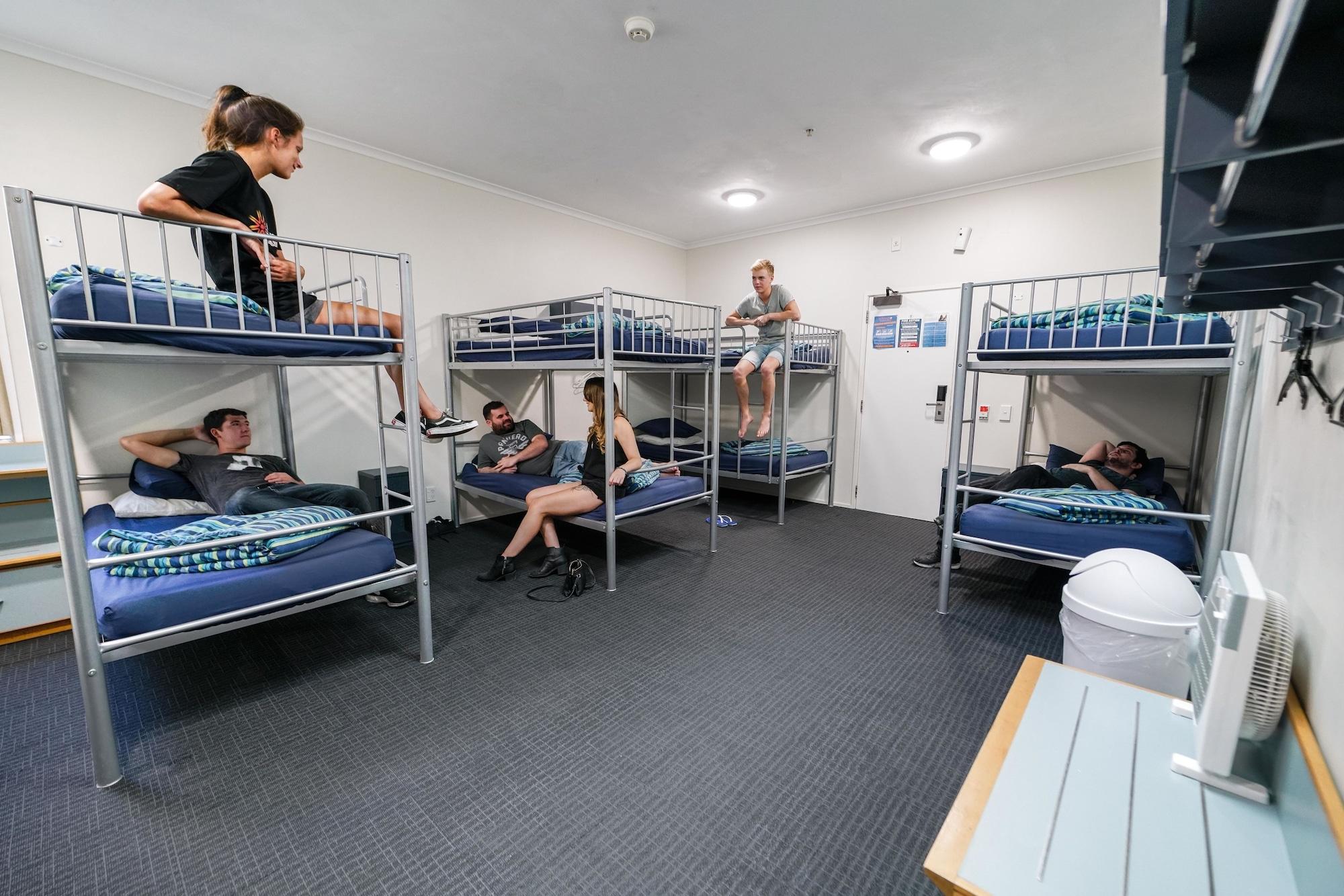 Nomads Capital Backpackers - Wellington (Adults Only) Hostel Luaran gambar A typical room at a backpacker hostel in Australia