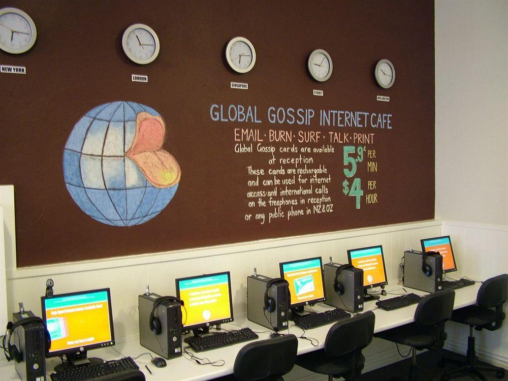 Nomads Capital Backpackers - Wellington (Adults Only) Hostel Luaran gambar Internet cafe in the UK