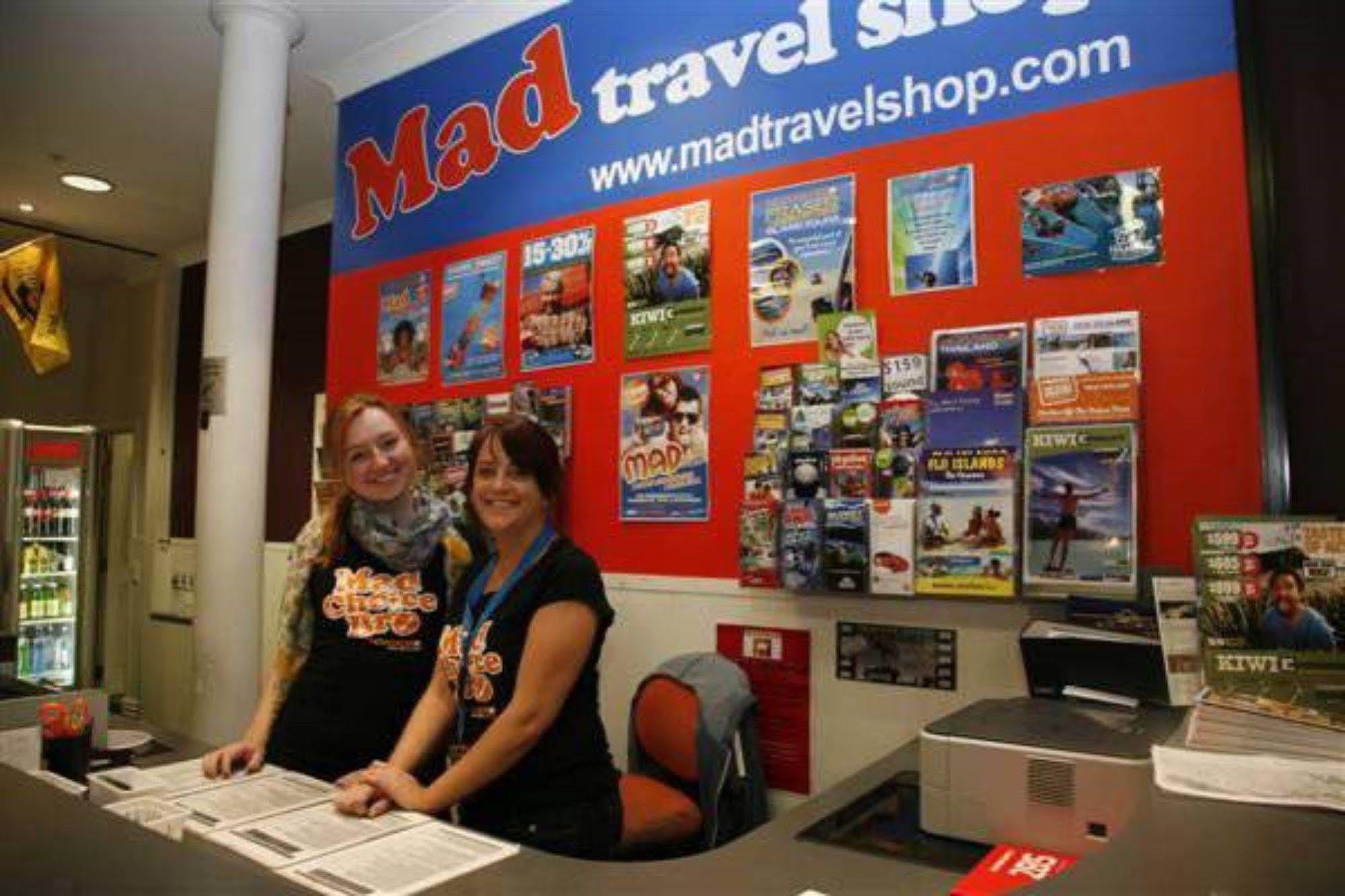 Nomads Capital Backpackers - Wellington (Adults Only) Hostel Luaran gambar Mad Travel Shop