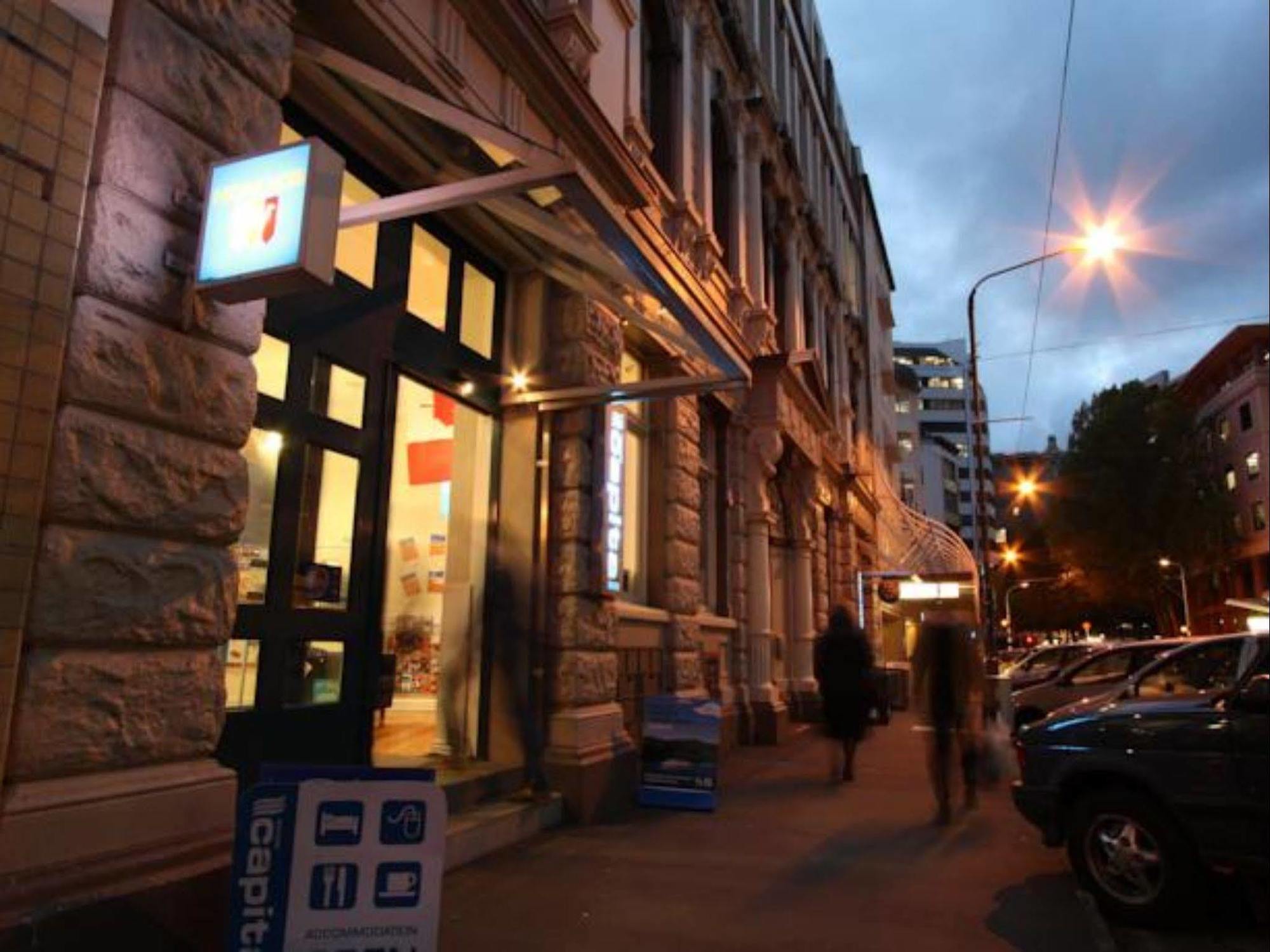Nomads Capital Backpackers - Wellington (Adults Only) Hostel Luaran gambar 7-Eleven in Helsinki, Finland