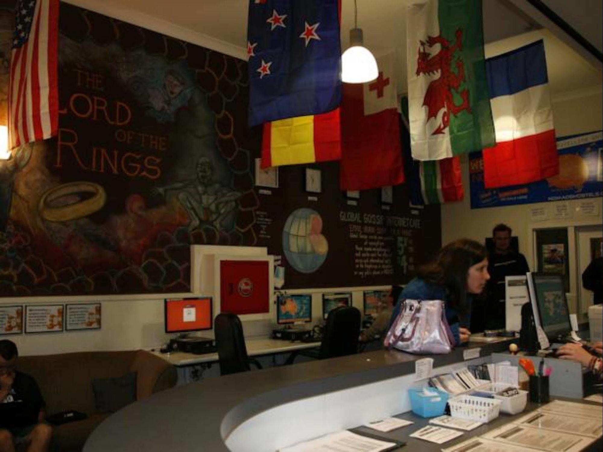Nomads Capital Backpackers - Wellington (Adults Only) Hostel Luaran gambar The reception area of the Tolkien Reading Society at the University of Oxford