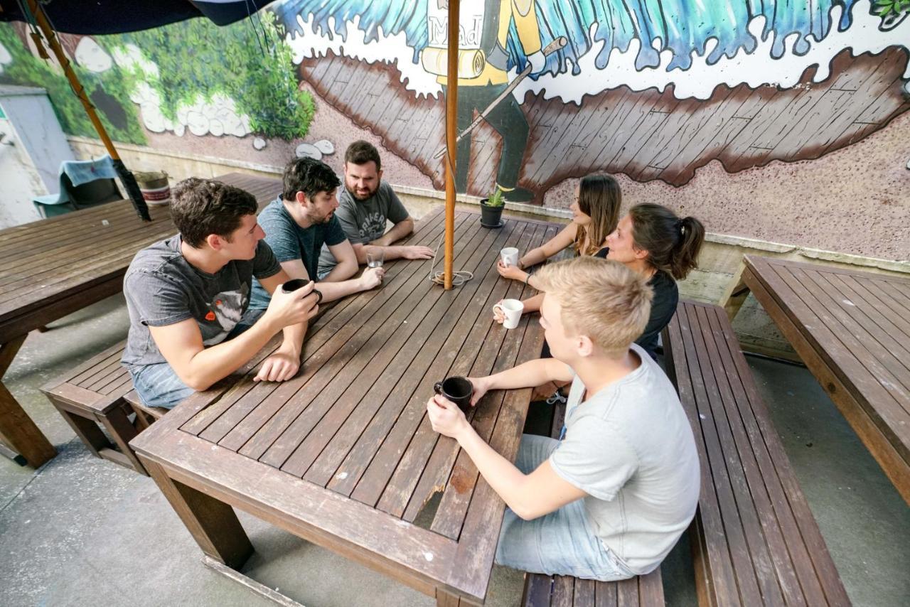 Nomads Capital Backpackers - Wellington (Adults Only) Hostel Luaran gambar Students at the University of Freiburg
