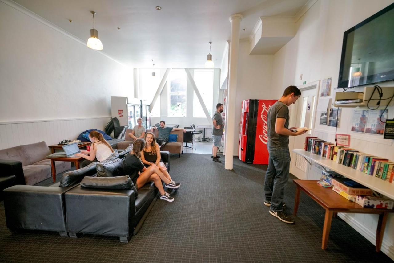 Nomads Capital Backpackers - Wellington (Adults Only) Hostel Luaran gambar The lounge at the Student Union Building