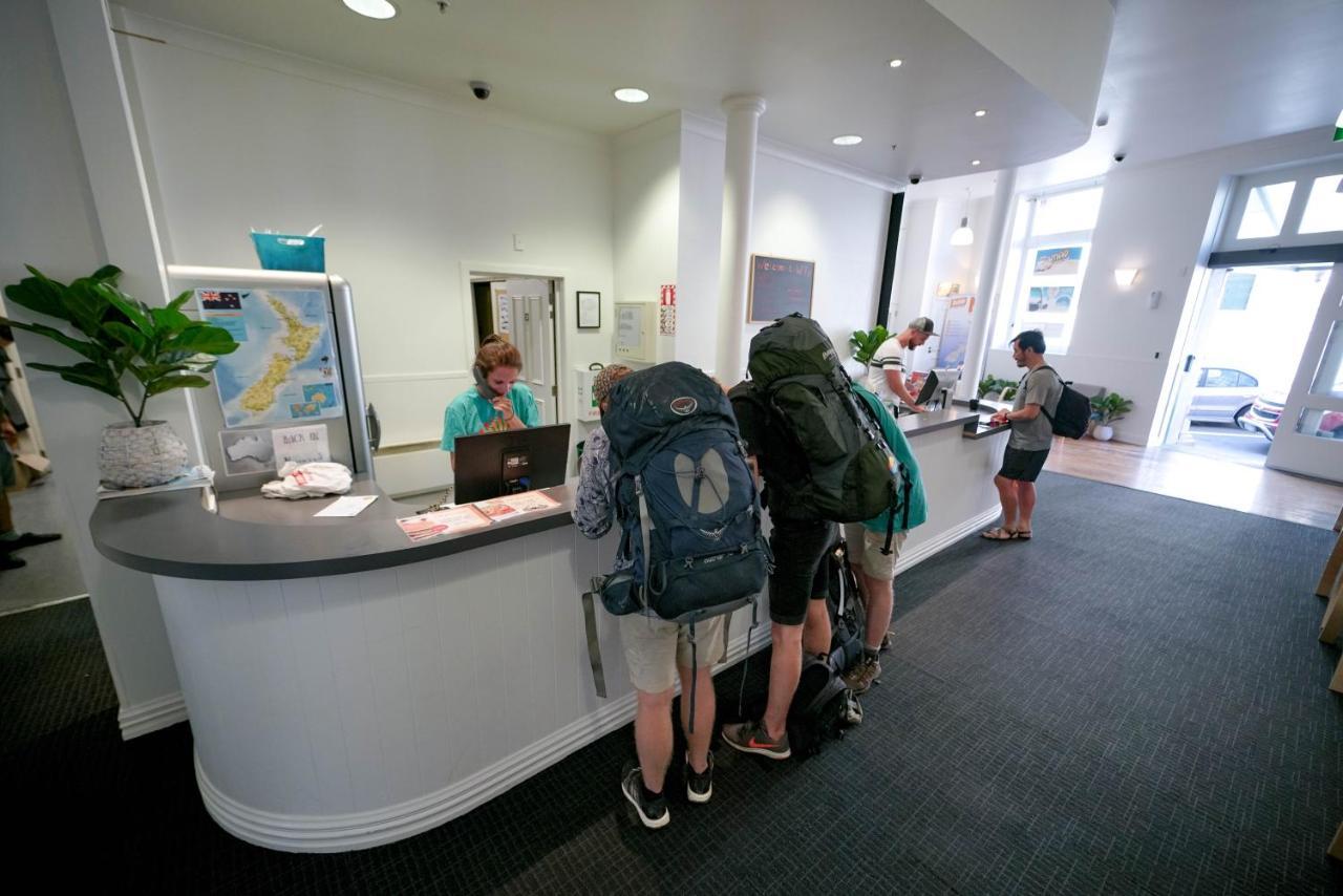 Nomads Capital Backpackers - Wellington (Adults Only) Hostel Luaran gambar Reception at the hostel